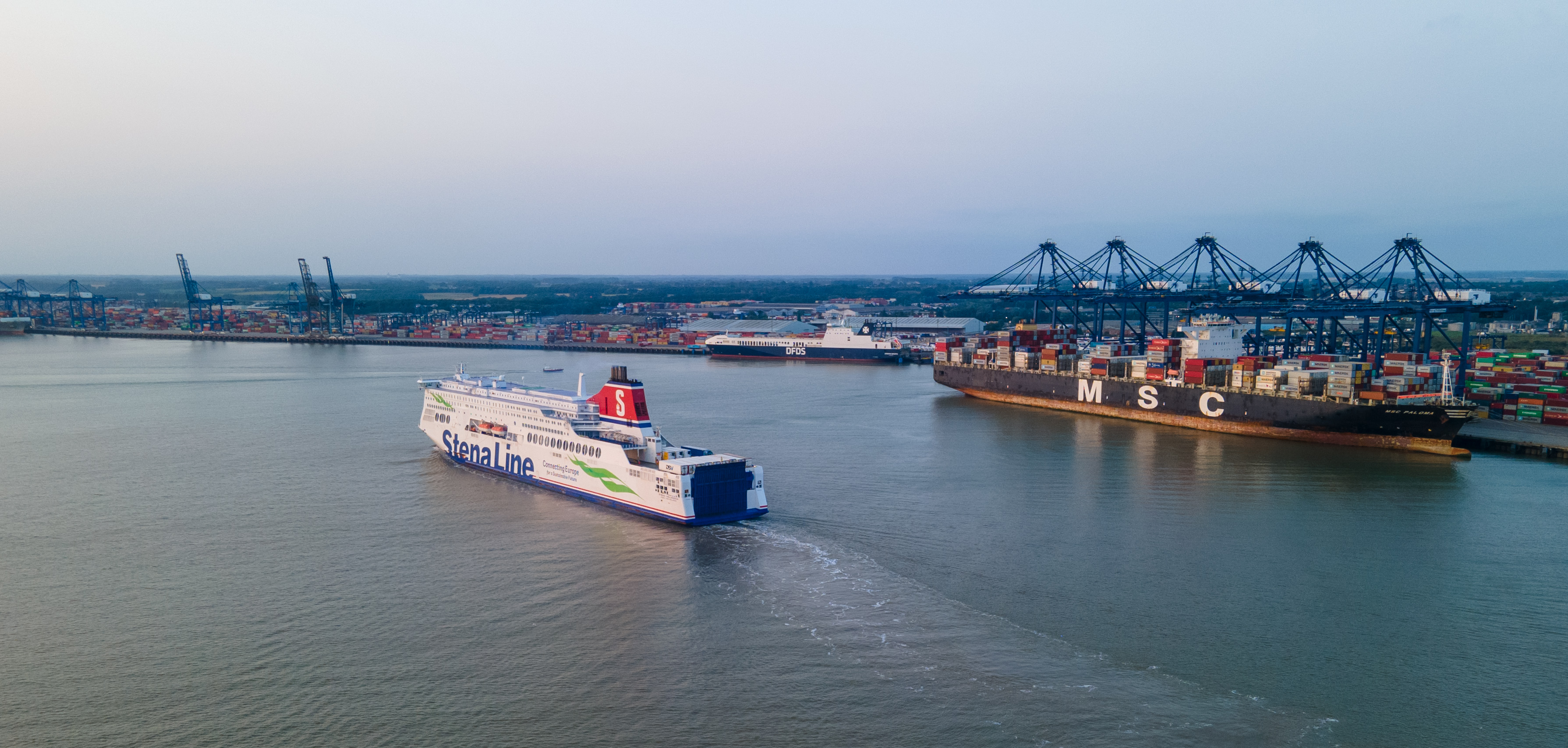 Finally the skies cleared a little and on cue a boat arrived! DJI FORUM